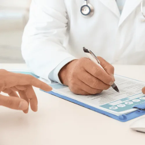 ¿Qué especialista trata la hematuria?